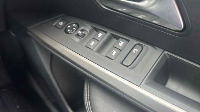 Peugeot 3008 157kW Allure 73kWh 5dr Auto Electric Estate - Image 25